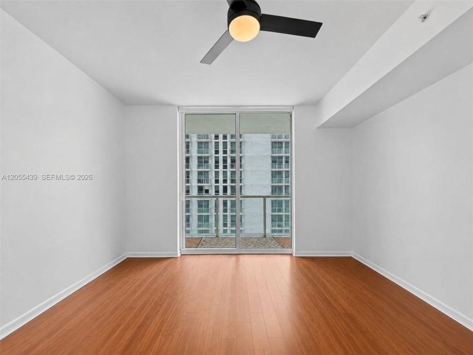 For Rent: $2,850 (1 beds, 1 baths, 806 Square Feet)