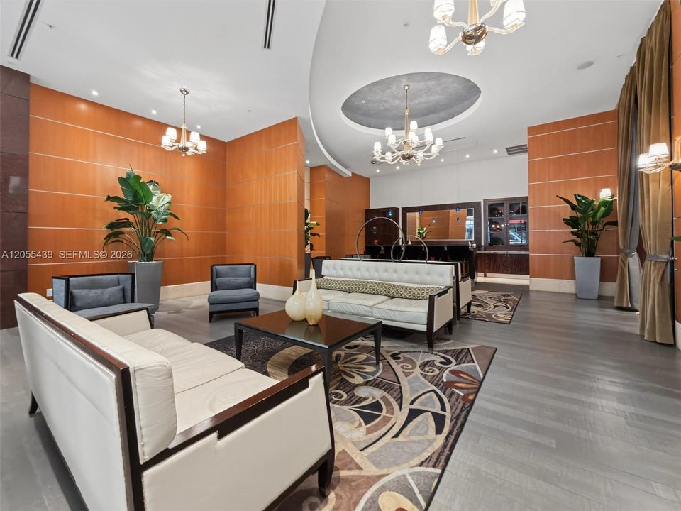 For Rent: $2,850 (1 beds, 1 baths, 806 Square Feet)