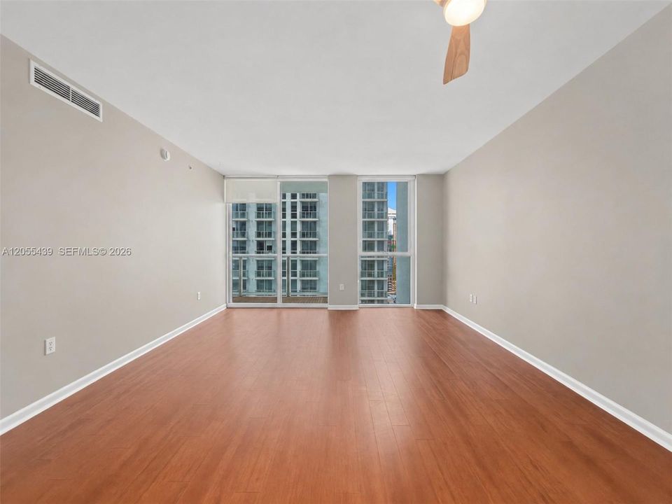 For Rent: $2,850 (1 beds, 1 baths, 806 Square Feet)