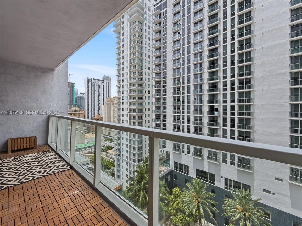 For Rent: $2,850 (1 beds, 1 baths, 806 Square Feet)