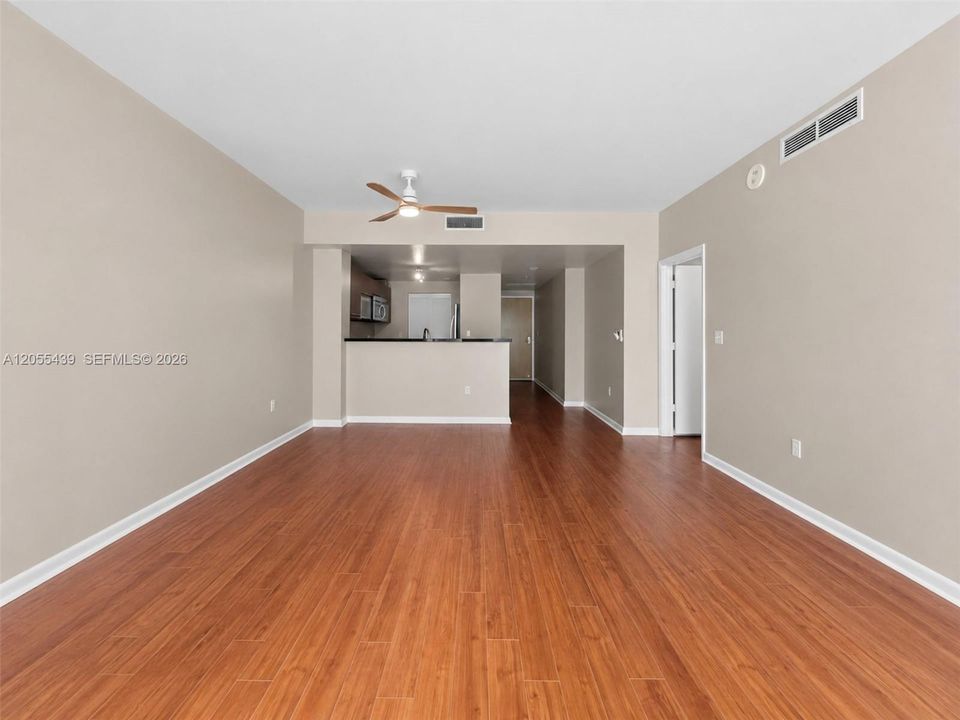 For Rent: $2,850 (1 beds, 1 baths, 806 Square Feet)