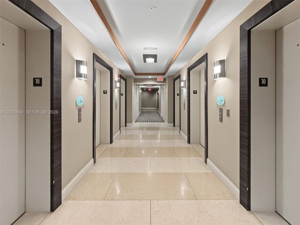 For Rent: $2,850 (1 beds, 1 baths, 806 Square Feet)