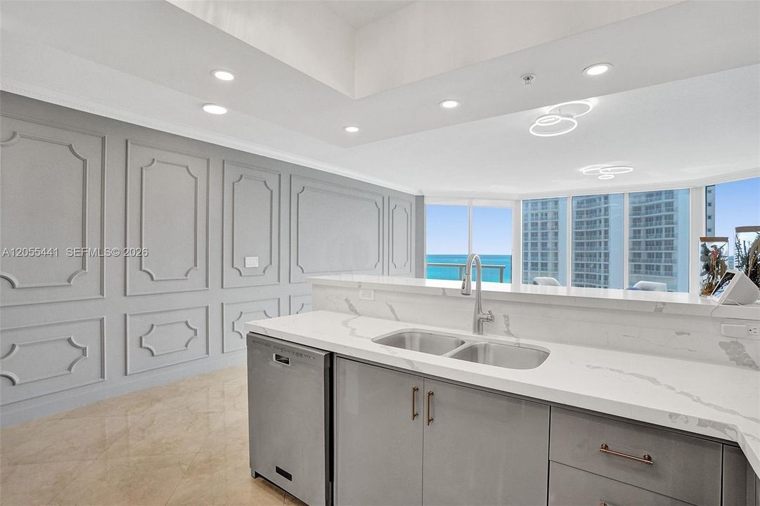 For Sale: $1,450,000 (2 beds, 2 baths, 1423 Square Feet)