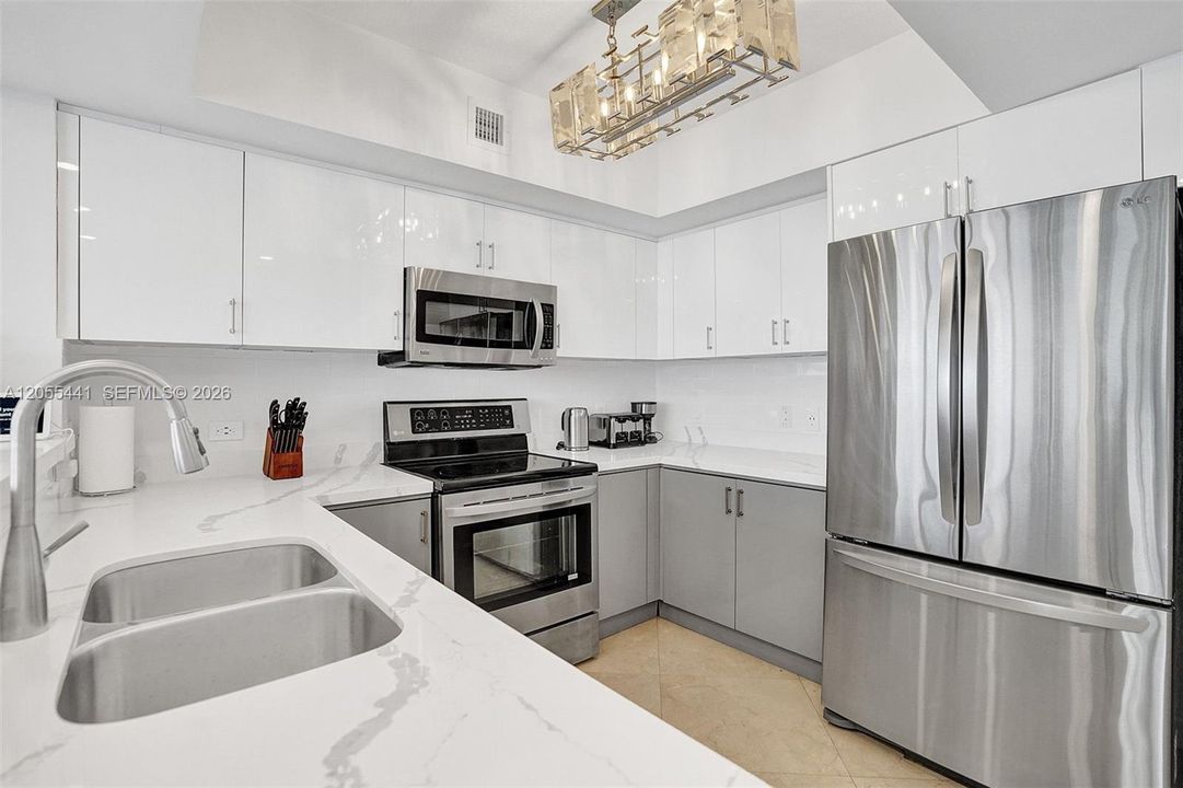 For Sale: $1,450,000 (2 beds, 2 baths, 1423 Square Feet)