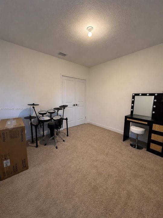 В аренду: $3,200 (3 спален, 2 ванн, 1628 Квадратных фут)