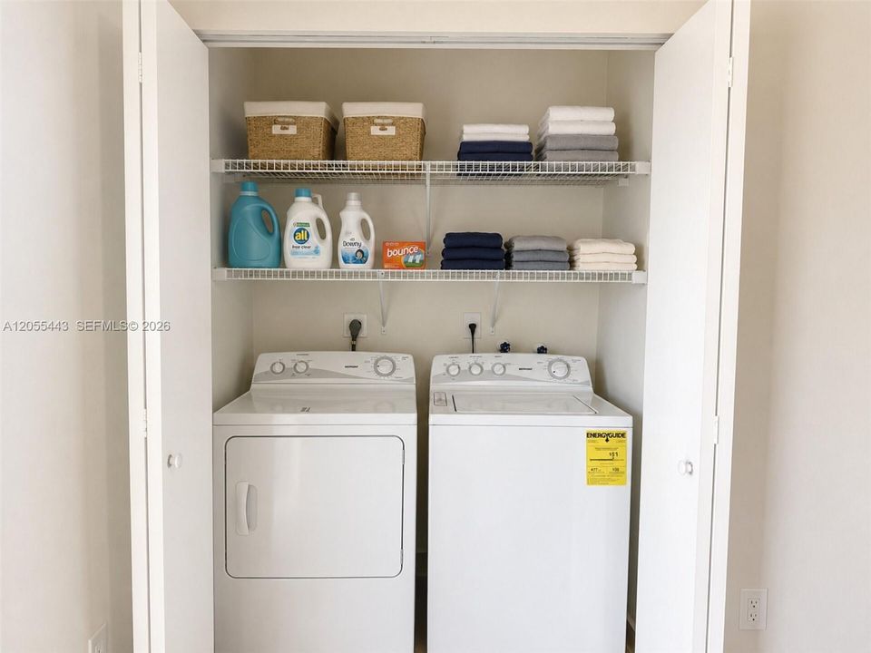 For Rent: $2,399 (2 beds, 1 baths, 1056 Square Feet)