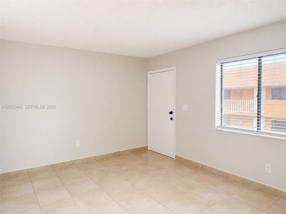 For Rent: $2,399 (2 beds, 1 baths, 1056 Square Feet)