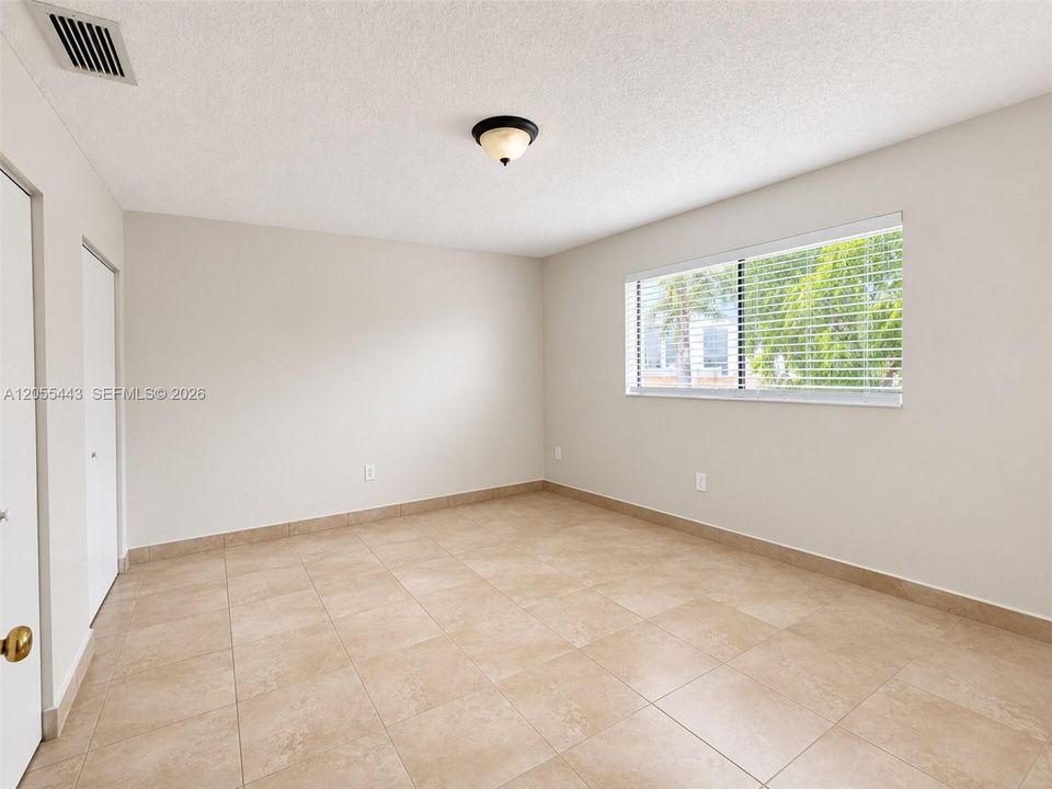 For Rent: $2,399 (2 beds, 1 baths, 1056 Square Feet)