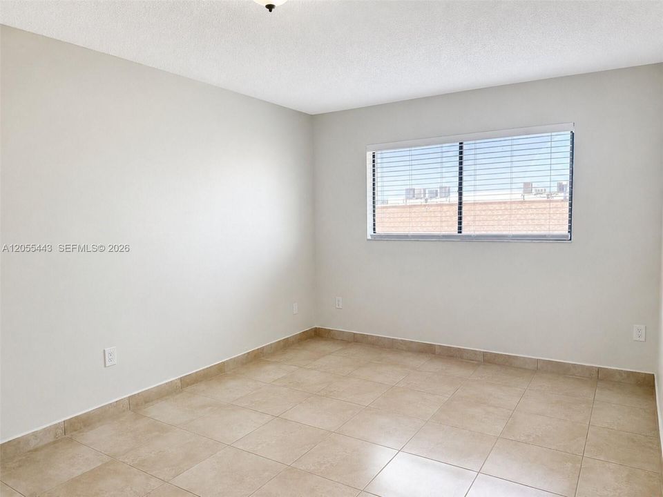 For Rent: $2,399 (2 beds, 1 baths, 1056 Square Feet)
