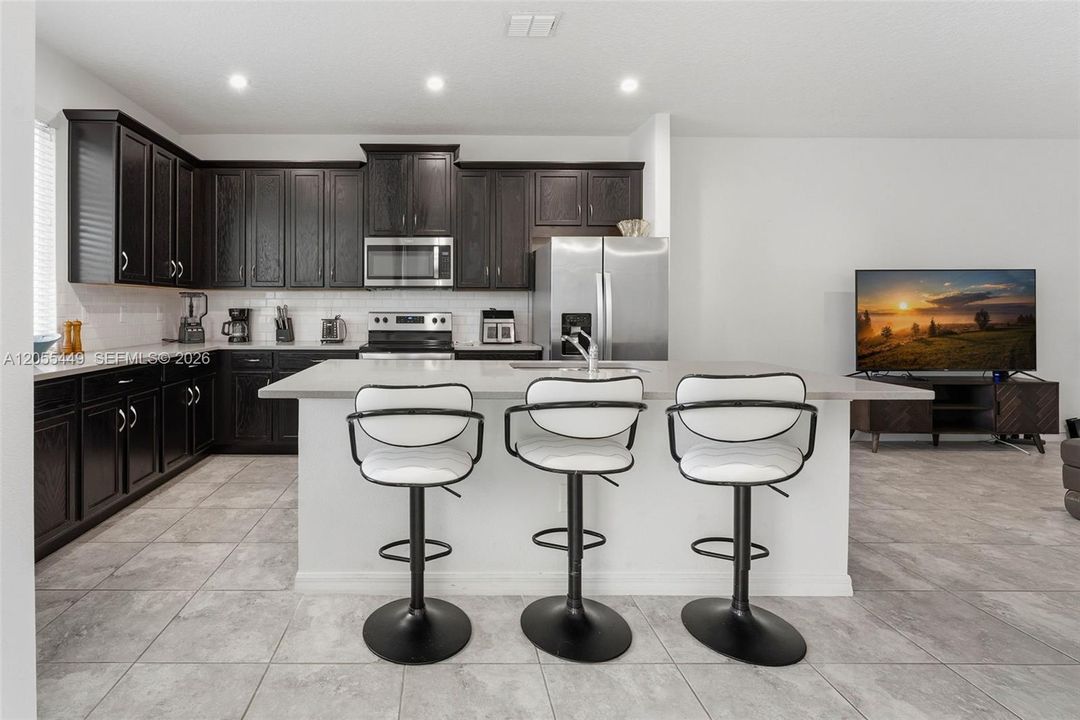 En Venta: $439,000 (4 camas, 4 baños, 2090 Pies cuadrados)
