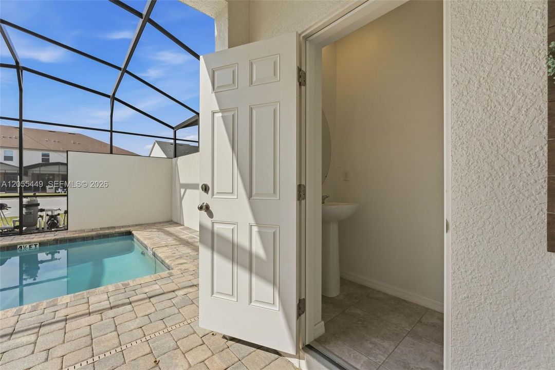 En Venta: $439,000 (4 camas, 4 baños, 2090 Pies cuadrados)