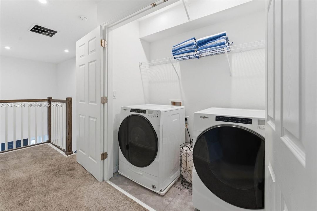 En Venta: $439,000 (4 camas, 4 baños, 2090 Pies cuadrados)
