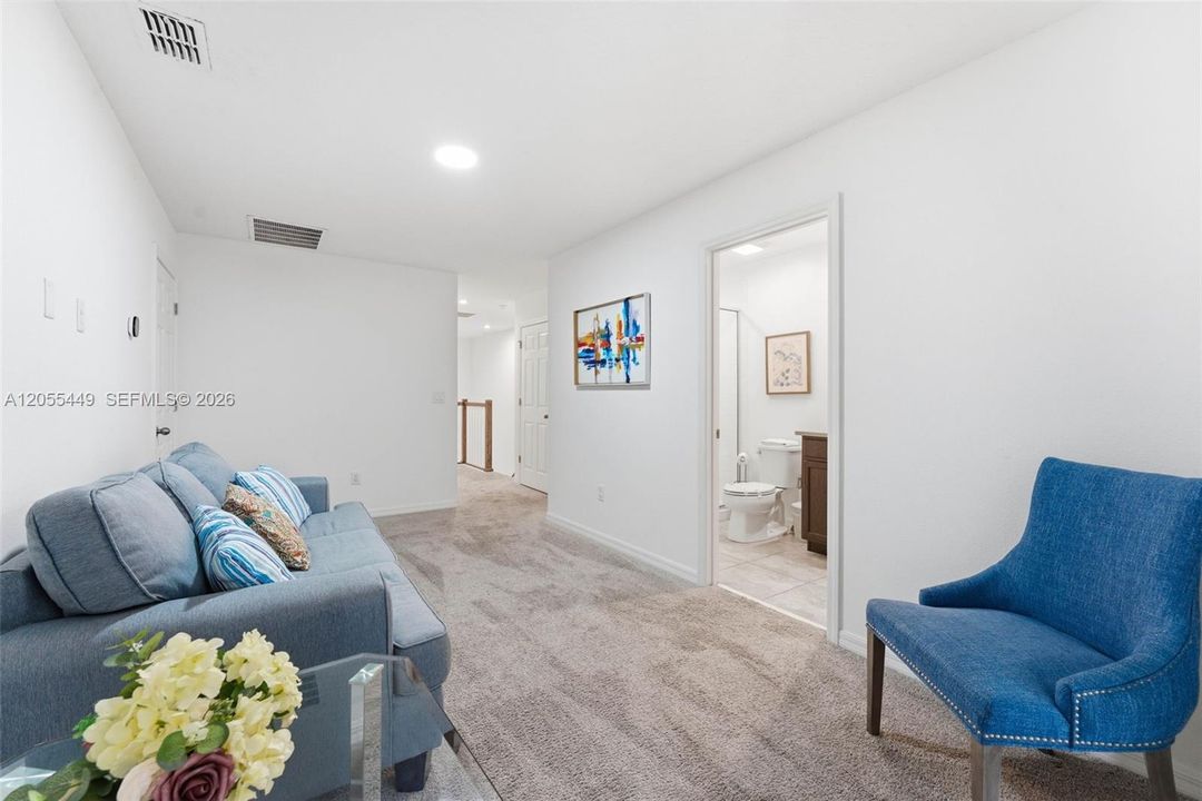 En Venta: $439,000 (4 camas, 4 baños, 2090 Pies cuadrados)