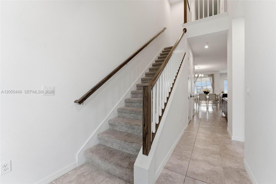 En Venta: $439,000 (4 camas, 4 baños, 2090 Pies cuadrados)