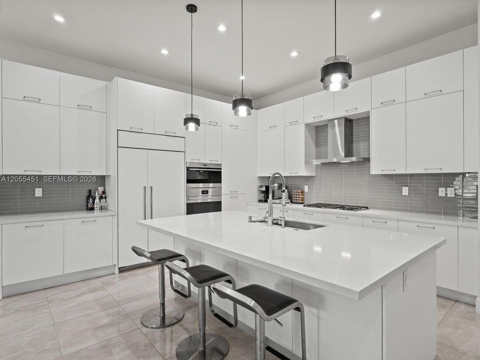 En Venta: $1,999,999 (4 camas, 4 baños, 3995 Pies cuadrados)