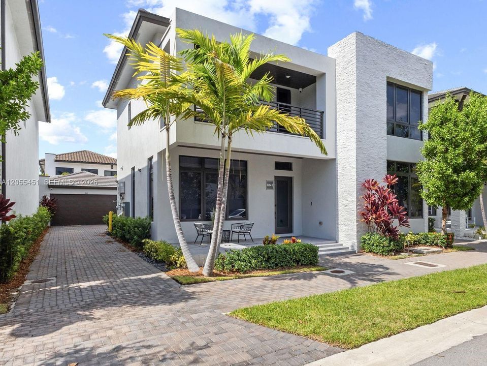 En Venta: $1,999,999 (4 camas, 4 baños, 3995 Pies cuadrados)