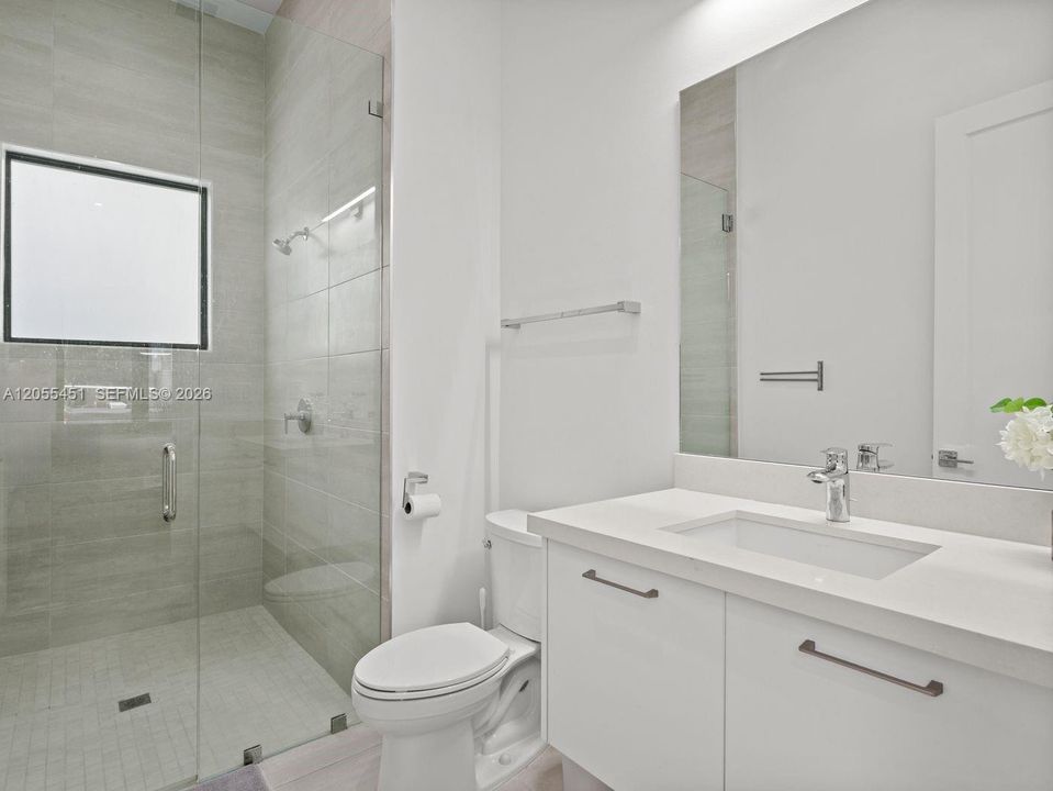 En Venta: $1,999,999 (4 camas, 4 baños, 3995 Pies cuadrados)