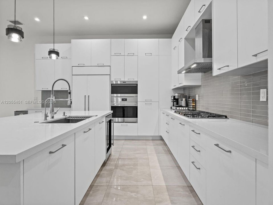 En Venta: $1,999,999 (4 camas, 4 baños, 3995 Pies cuadrados)