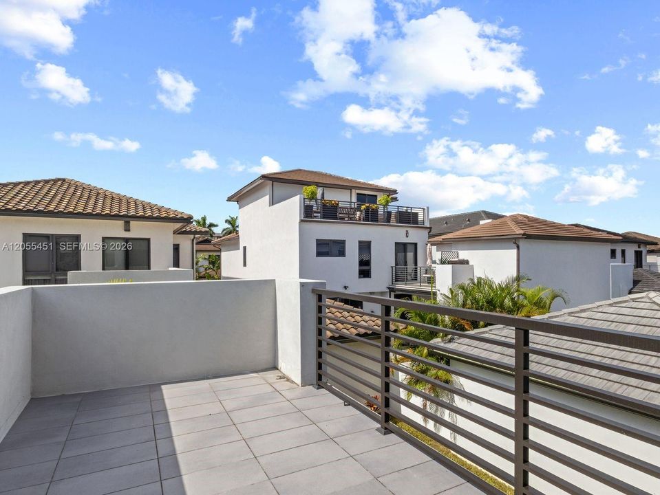 En Venta: $1,999,999 (4 camas, 4 baños, 3995 Pies cuadrados)