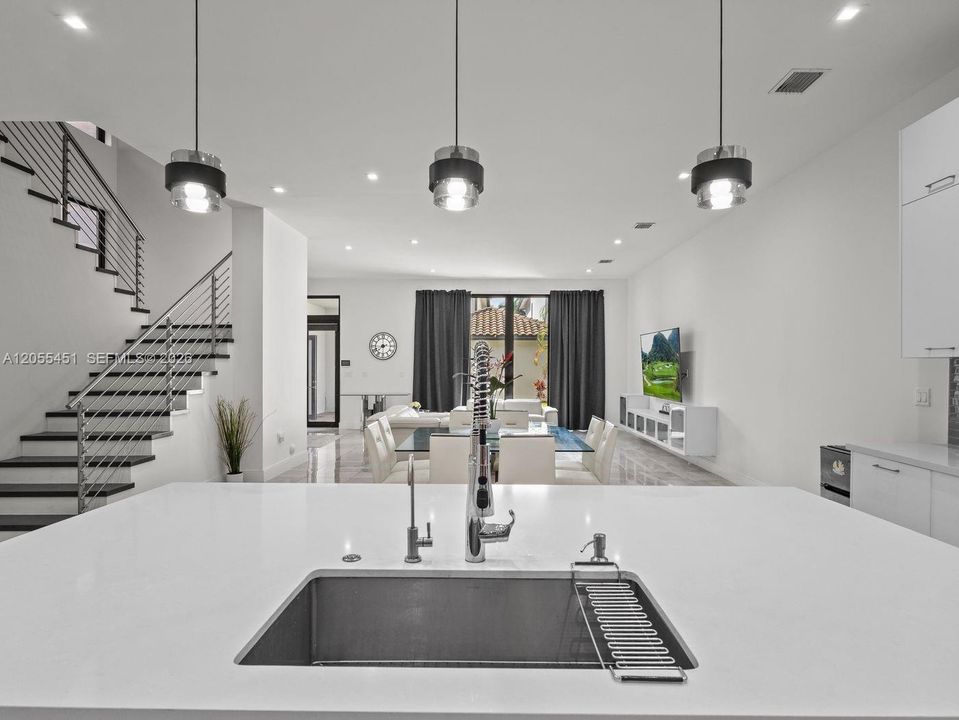 En Venta: $1,999,999 (4 camas, 4 baños, 3995 Pies cuadrados)