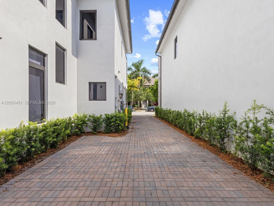 En Venta: $1,999,999 (4 camas, 4 baños, 3995 Pies cuadrados)