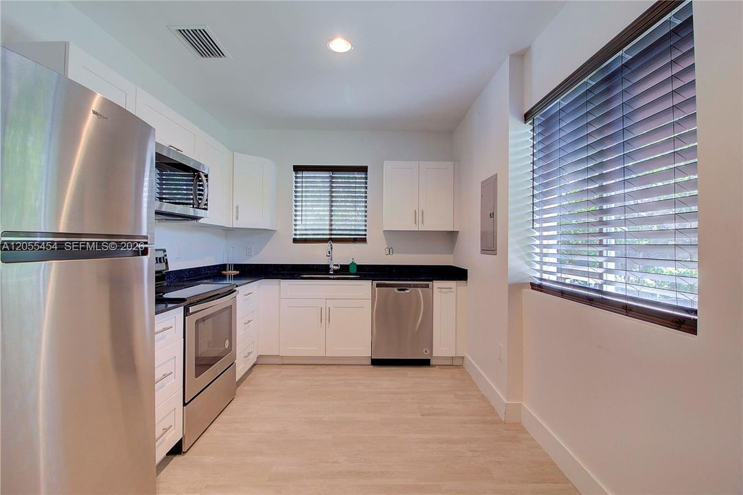 For Rent: $2,600 (2 beds, 2 baths, 3103 Square Feet)