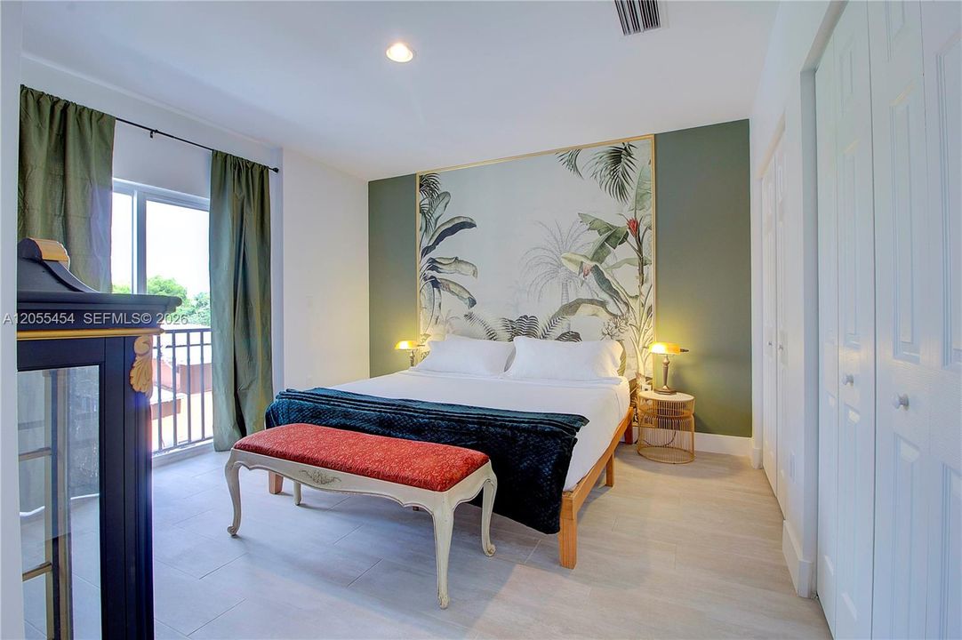 For Rent: $2,600 (2 beds, 2 baths, 3103 Square Feet)