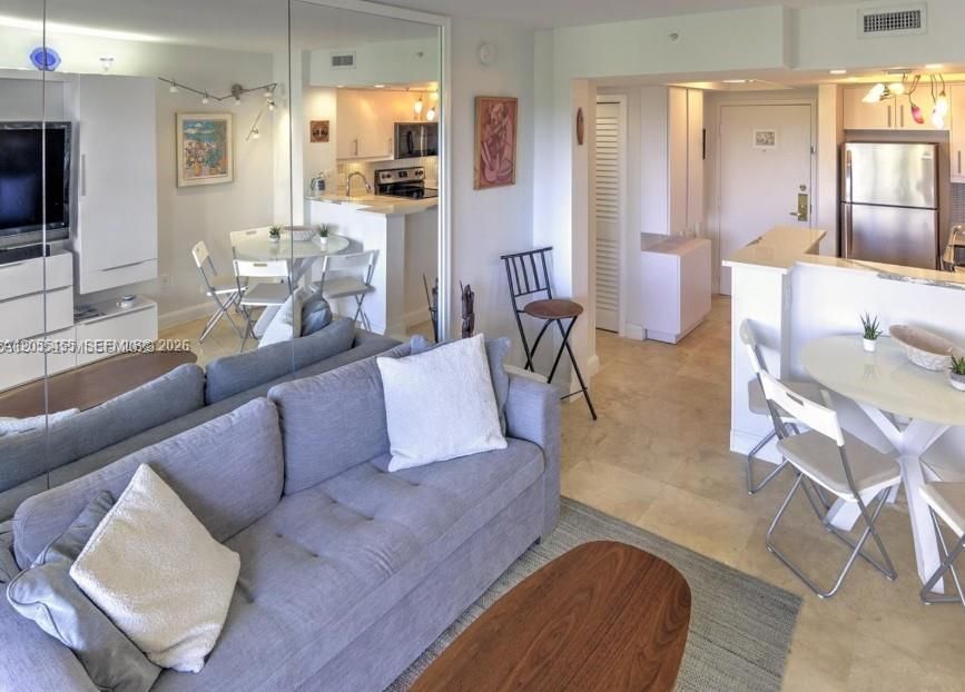 В аренду: $2,500 (1 спален, 1 ванн, 680 Квадратных фут)