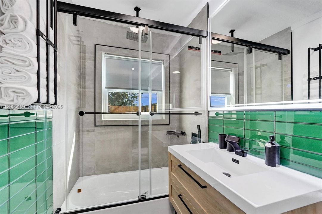 В аренду: $4,950 (4 спален, 3 ванн, 1260 Квадратных фут)