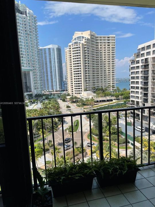 For Sale: $1,200,000 (3 beds, 3 baths, 1890 Square Feet)