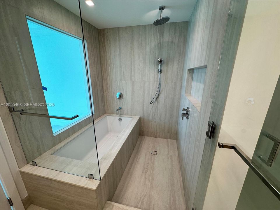For Rent: $6,000 (1 beds, 2 baths, 0 Square Feet)