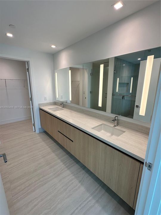 For Rent: $6,000 (1 beds, 2 baths, 0 Square Feet)