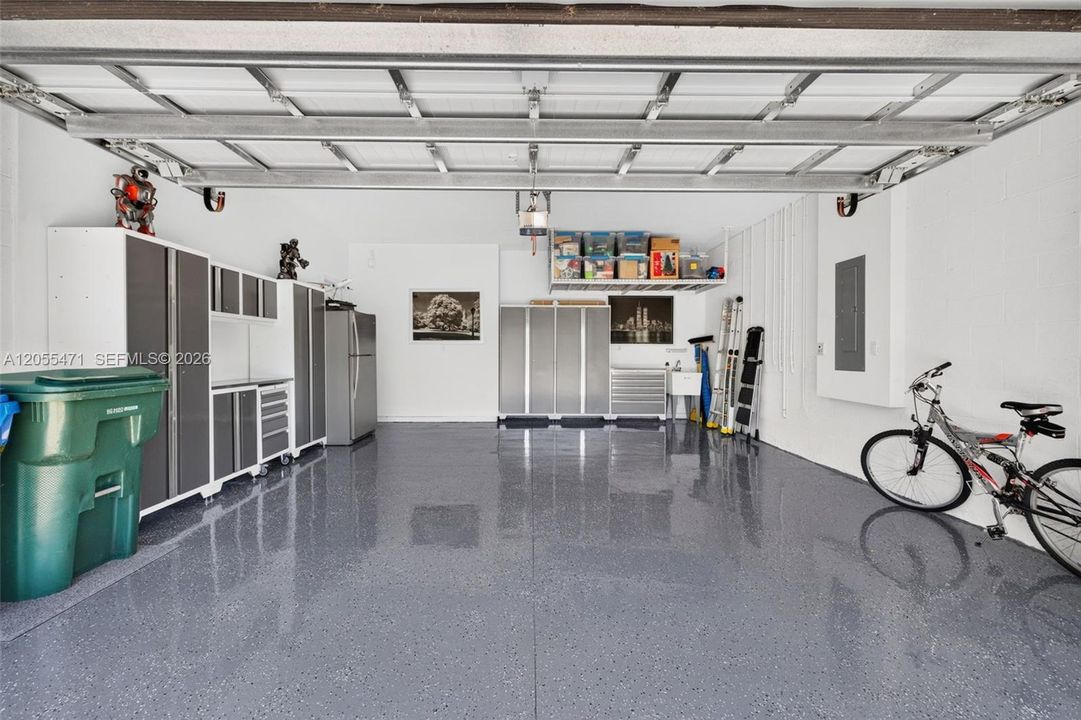 En Venta: $850,000 (3 camas, 2 baños, 1941 Pies cuadrados)