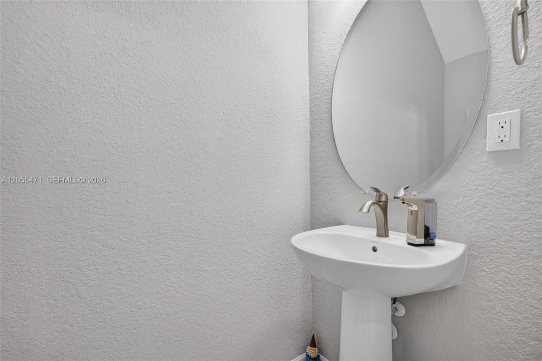 En Venta: $850,000 (3 camas, 2 baños, 1941 Pies cuadrados)