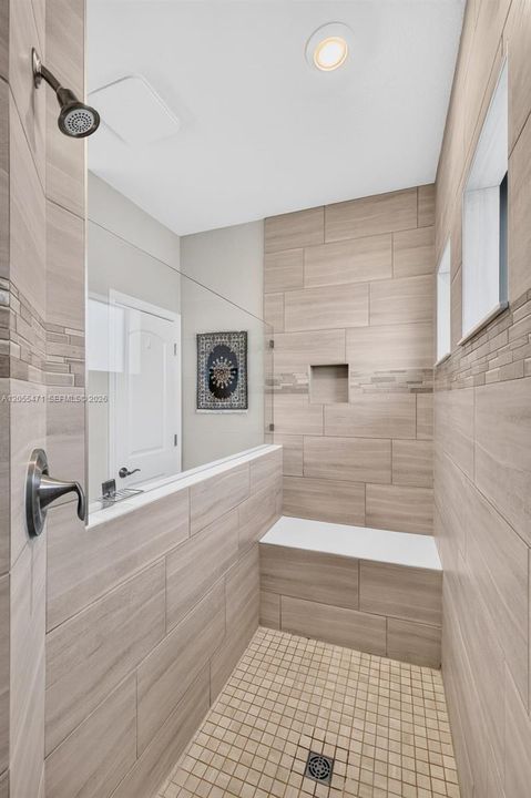 En Venta: $850,000 (3 camas, 2 baños, 1941 Pies cuadrados)