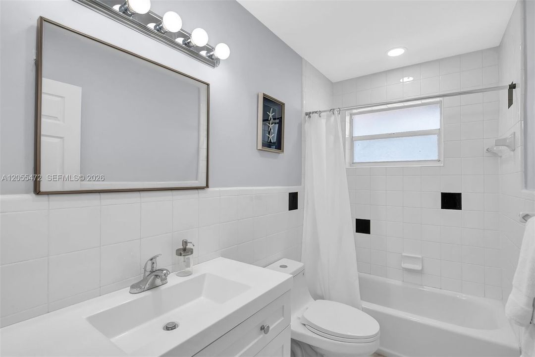 В аренду: $2,400 (2 спален, 2 ванн, 2500 Квадратных фут)