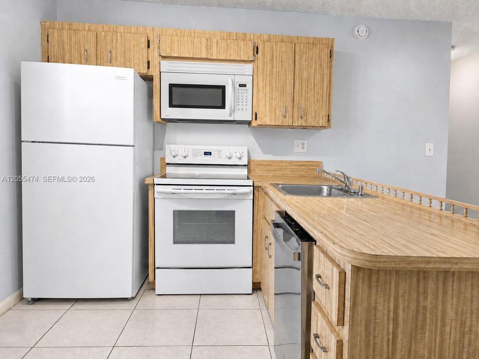 En Renta: $2,450 (3 camas, 2 baños, 3774 Pies cuadrados)