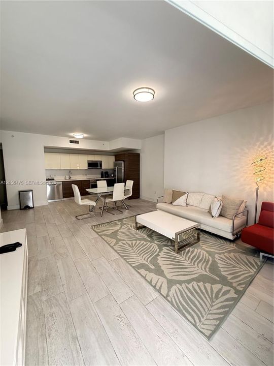 В аренду: $2,800 (1 спален, 1 ванн, 850 Квадратных фут)