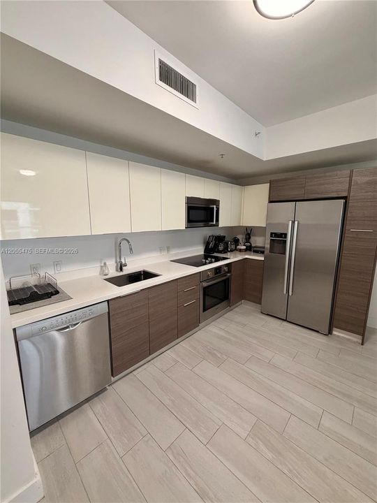 В аренду: $2,800 (1 спален, 1 ванн, 850 Квадратных фут)