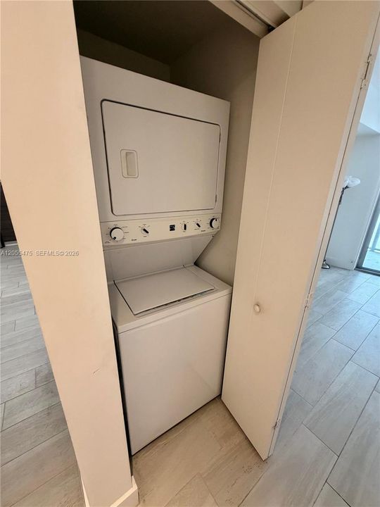 В аренду: $2,800 (1 спален, 1 ванн, 850 Квадратных фут)
