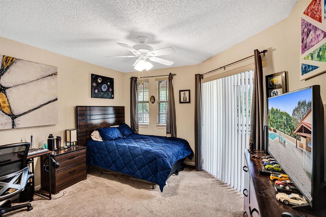 4941 Riverside Bdrm 2-2