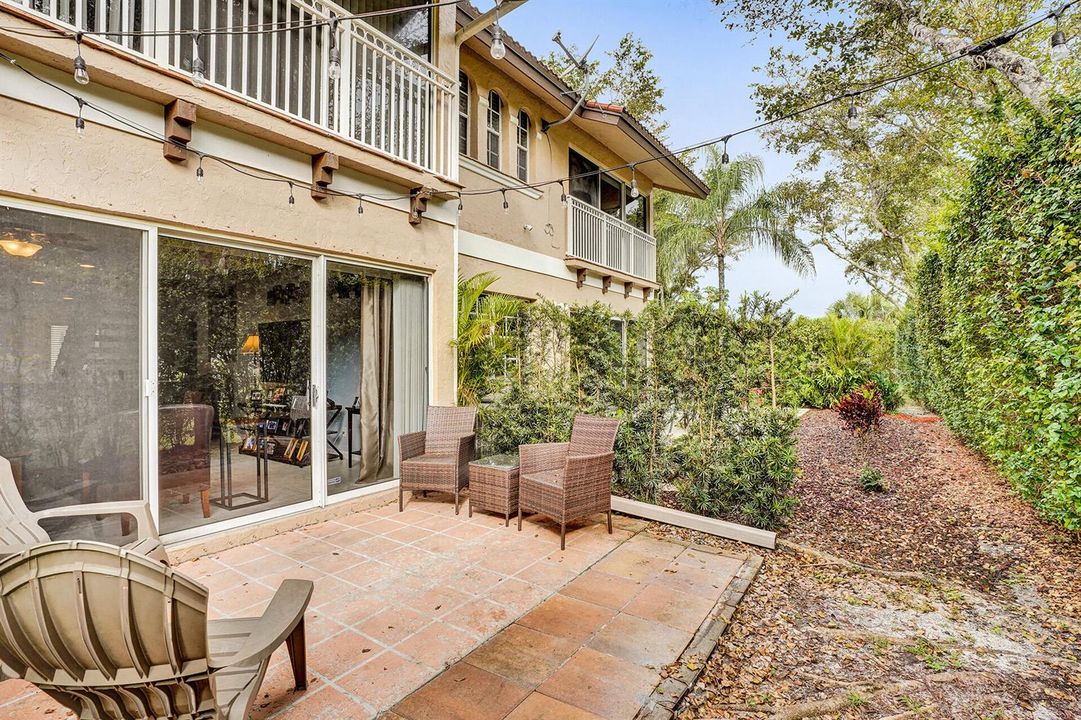 4941 Riverside Patio 2
