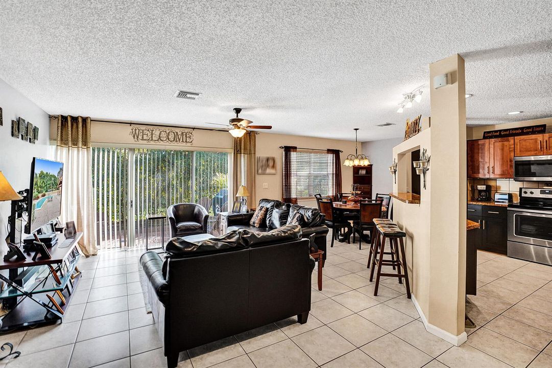 4941 Riverside Lvg room 1