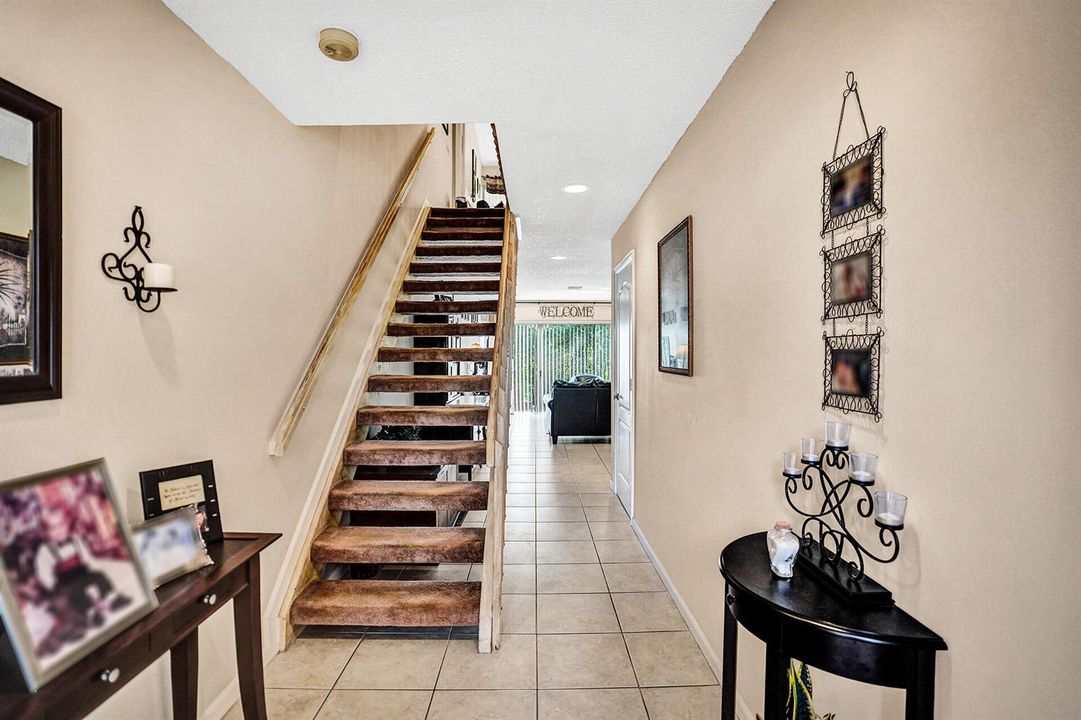 4941 Riverside Hallway