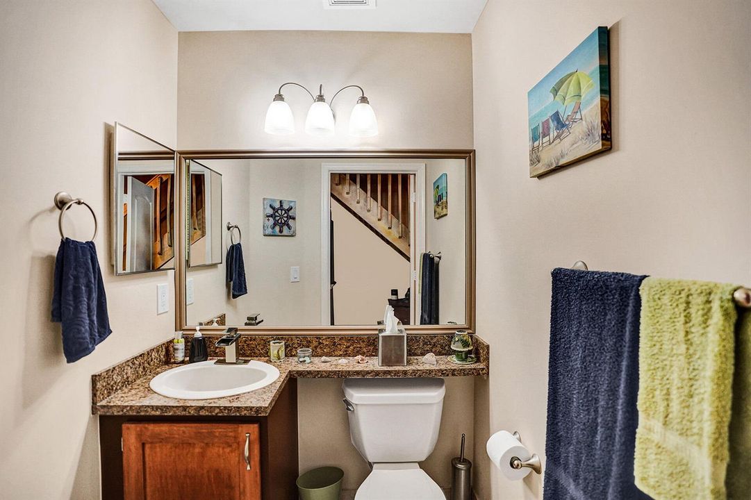 4941 Riverside Dwnstrs Bath