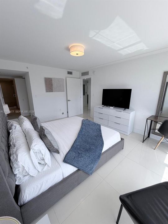 For Sale: $1,060,000 (3 beds, 2 baths, 1377 Square Feet)