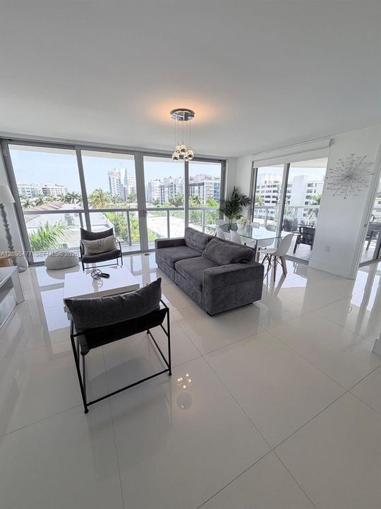 For Sale: $1,060,000 (3 beds, 2 baths, 1377 Square Feet)