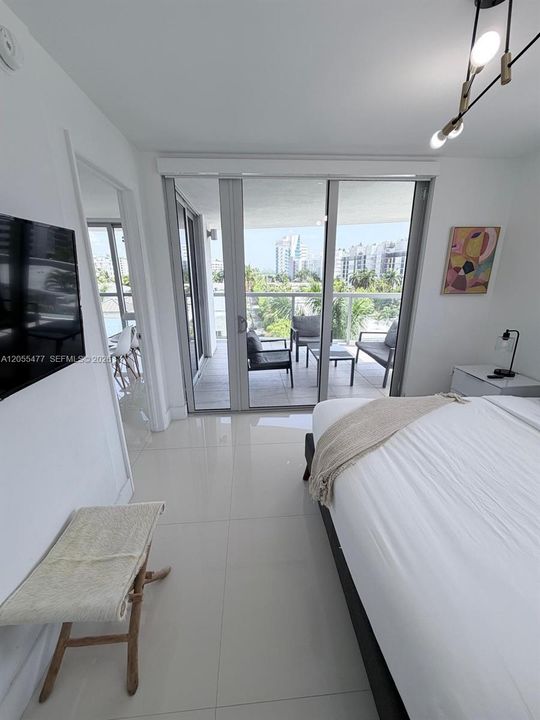 For Sale: $1,060,000 (3 beds, 2 baths, 1377 Square Feet)
