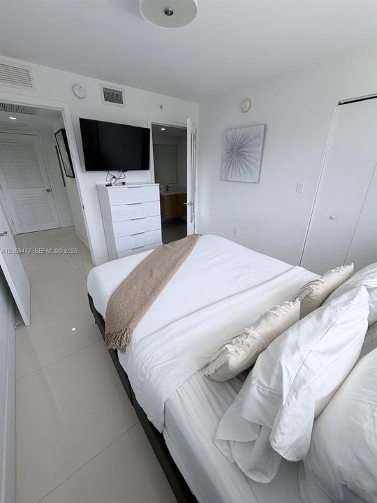 For Sale: $1,060,000 (3 beds, 2 baths, 1377 Square Feet)