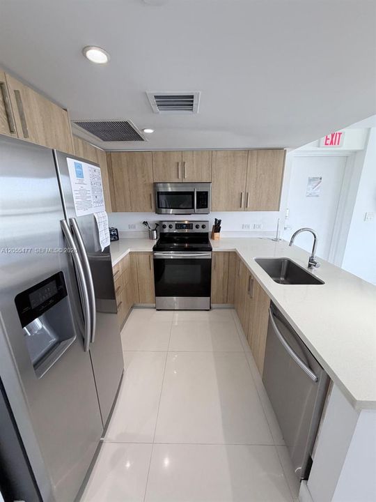 For Sale: $1,060,000 (3 beds, 2 baths, 1377 Square Feet)